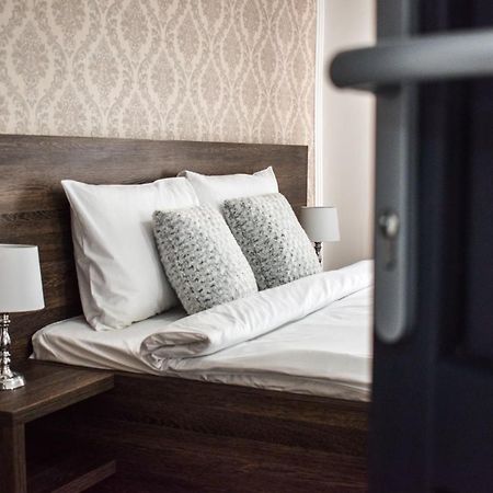 B House Rooms Яссы Экстерьер фото