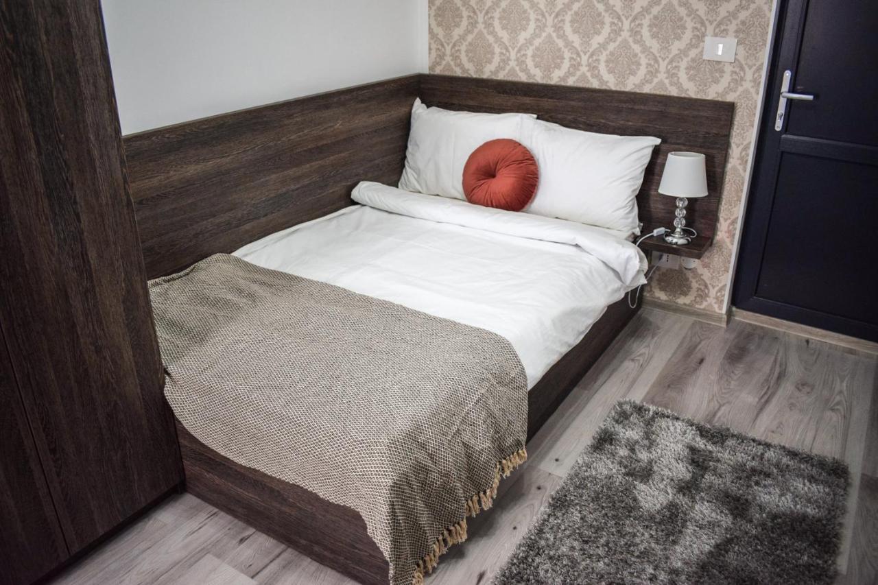 B House Rooms Яссы Экстерьер фото