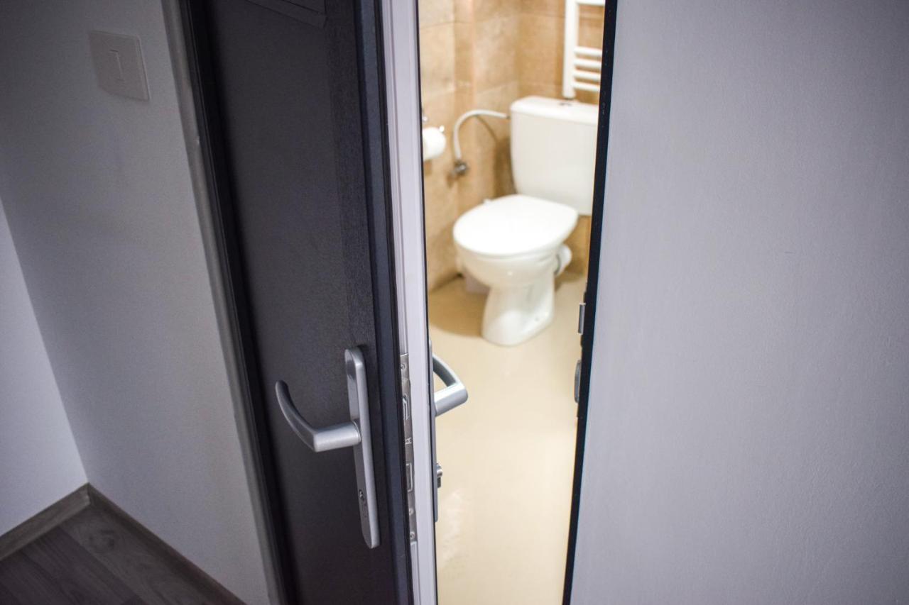 B House Rooms Яссы Экстерьер фото