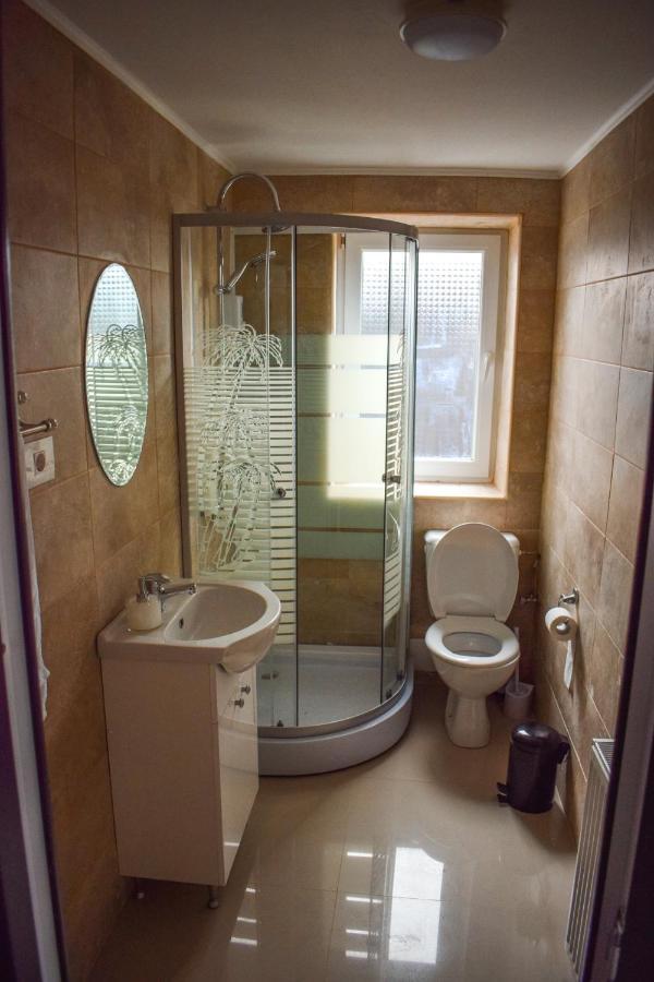 B House Rooms Яссы Экстерьер фото