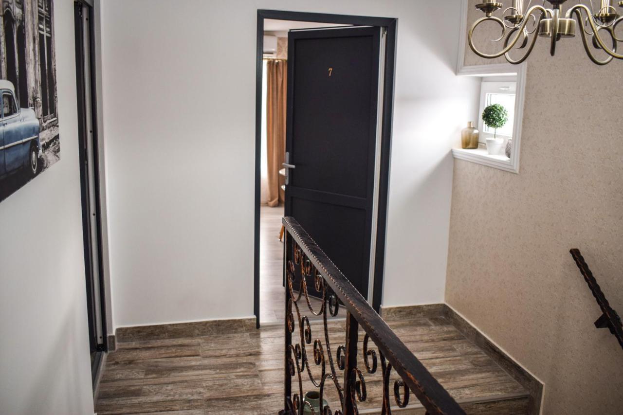 B House Rooms Яссы Экстерьер фото