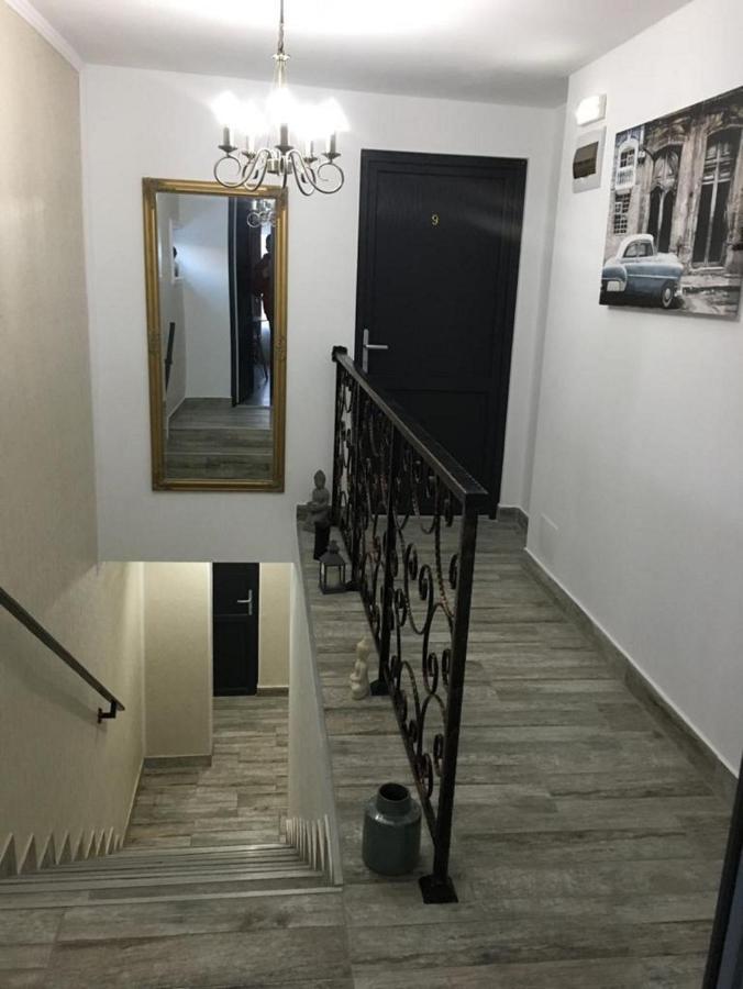 B House Rooms Яссы Экстерьер фото